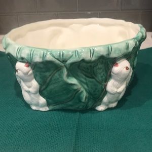 Vintage Rabbit 🐇 & Cabbage 🥬 serving bowl. No chips or cracks.